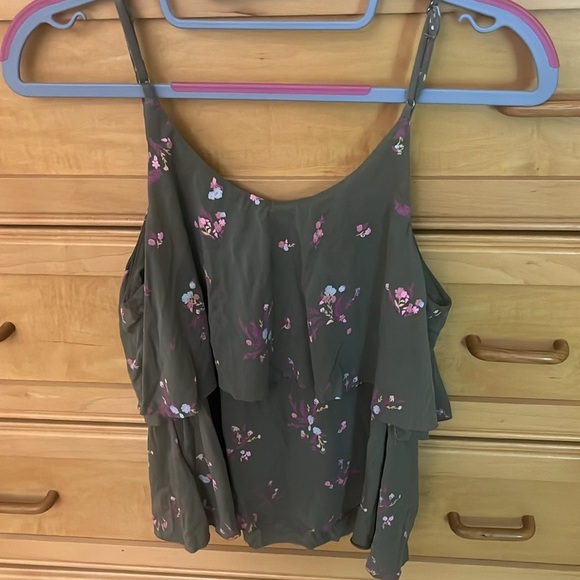 Kohl’s Mudd olive green flowy top floral print - Picture 4 of 6